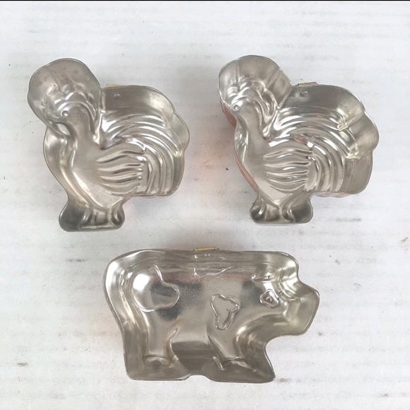 🛍Vintage Mini Copper Farm Animal Mold Hangings - Two Rooster Chickens & One Pig - Picture 2 of 2